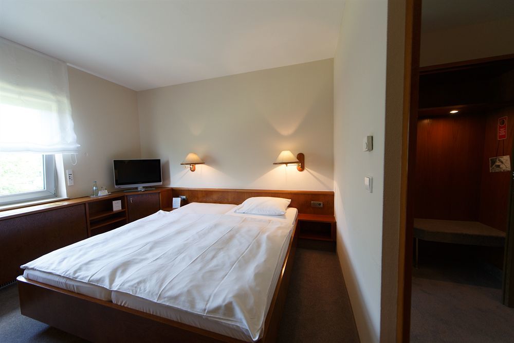 Seehotel Ketsch Schwetzingen Exterior foto